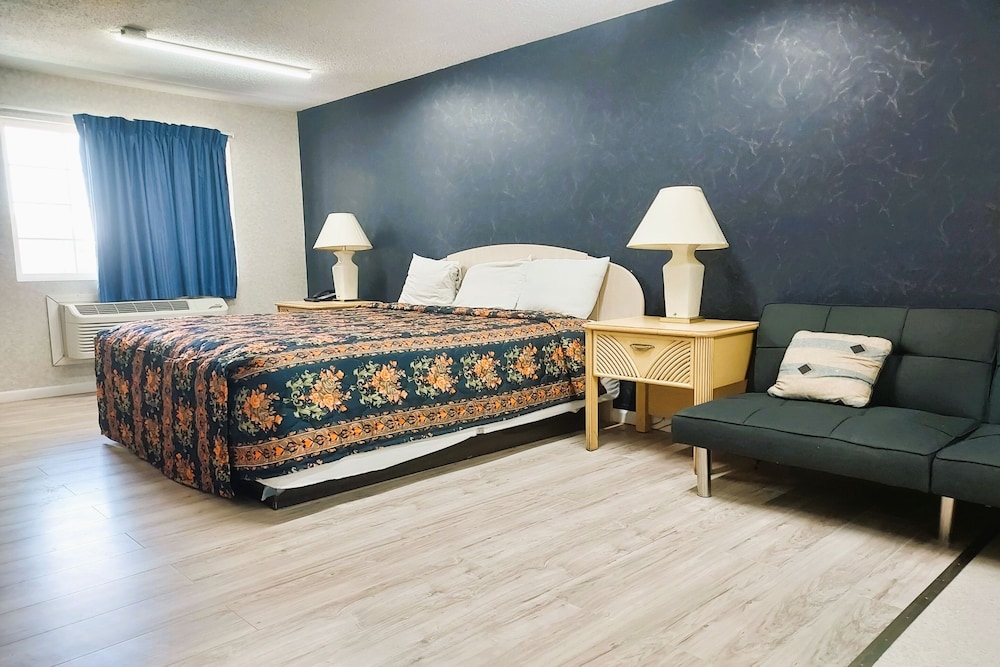 Honeymoon Studio Suite, 1 King Bed, Kitchenette - Photo 5