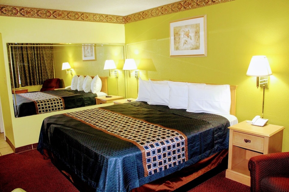 Classic Room, 1 King Bed photo 1