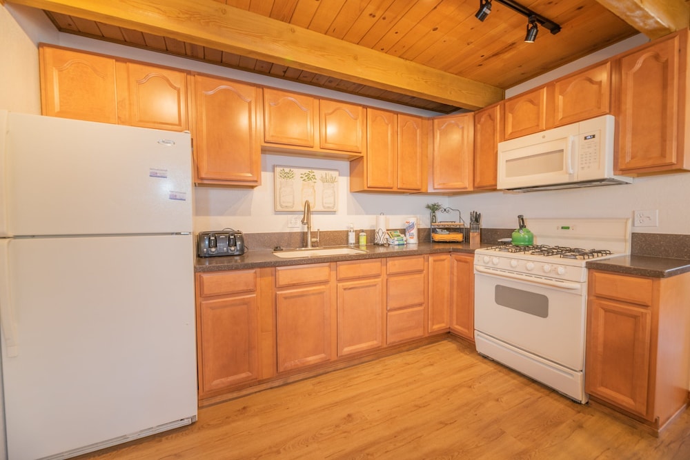 Cabin, Multiple Beds, Hot Tub, Mountain View photo 2