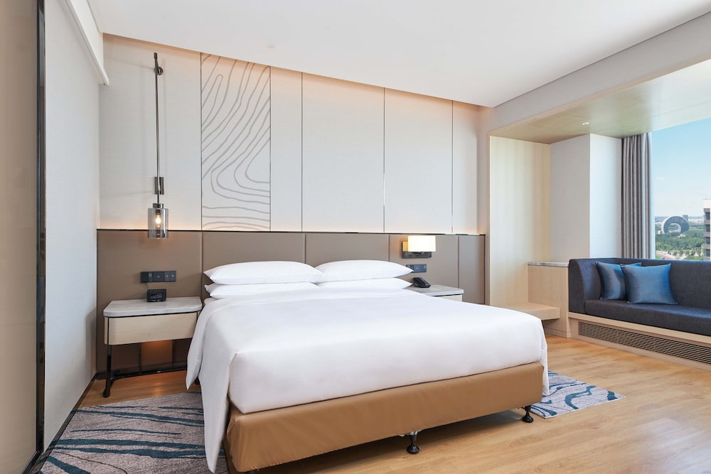 Executive Room, 1 King Bed, Garden View photo 2