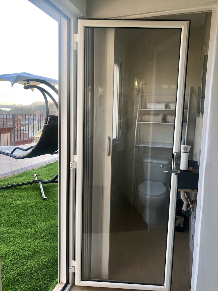 Standard Double Room, 1 King Bed, Private Bathroom, Sea View, photo 6