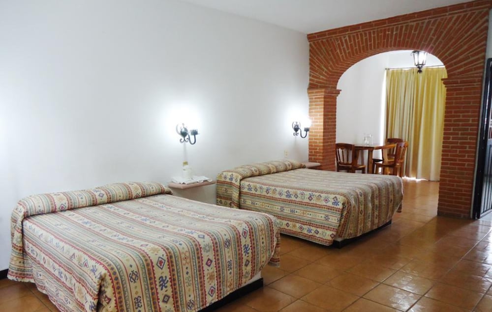 Basic Quadruple Room photo 3
