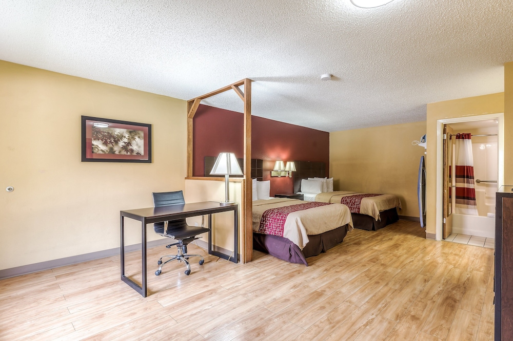 Deluxe Room, 2 Queen Beds, Non Smoking - Photo 9