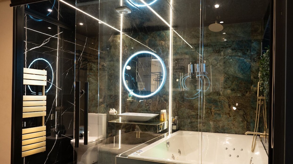 Deluxe Apartment, Hot Tub - Photo 17