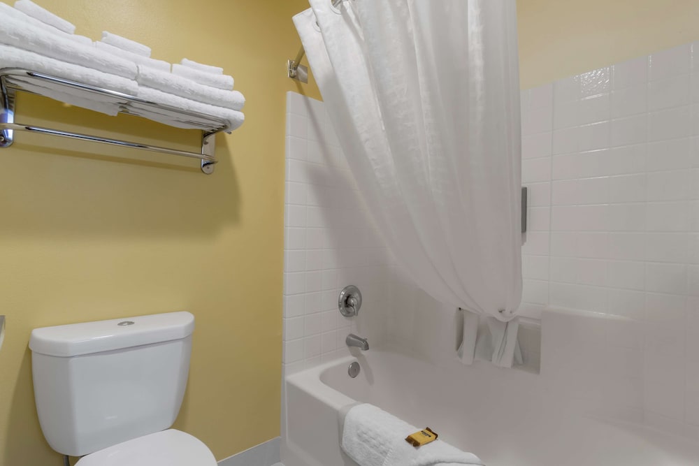 Suite, 2 Queen Beds, Non Smoking, Refrigerator & Microwave (Third bed is a Sofabed) photo 2
