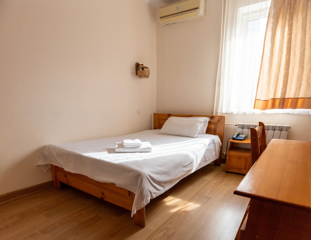 Economy Room photo 3
