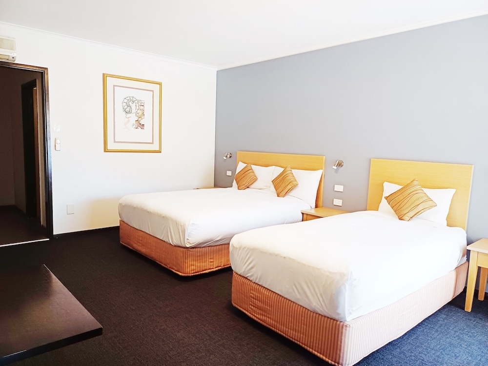 Economy Twin Room photo 2