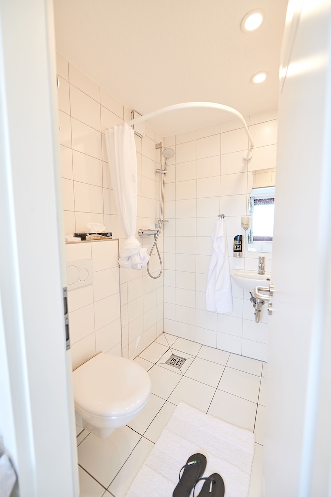 Small Single Apartment photo 3