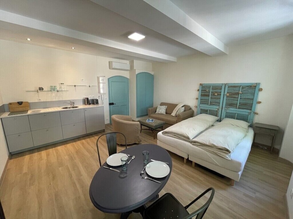Classic Apartment, City View