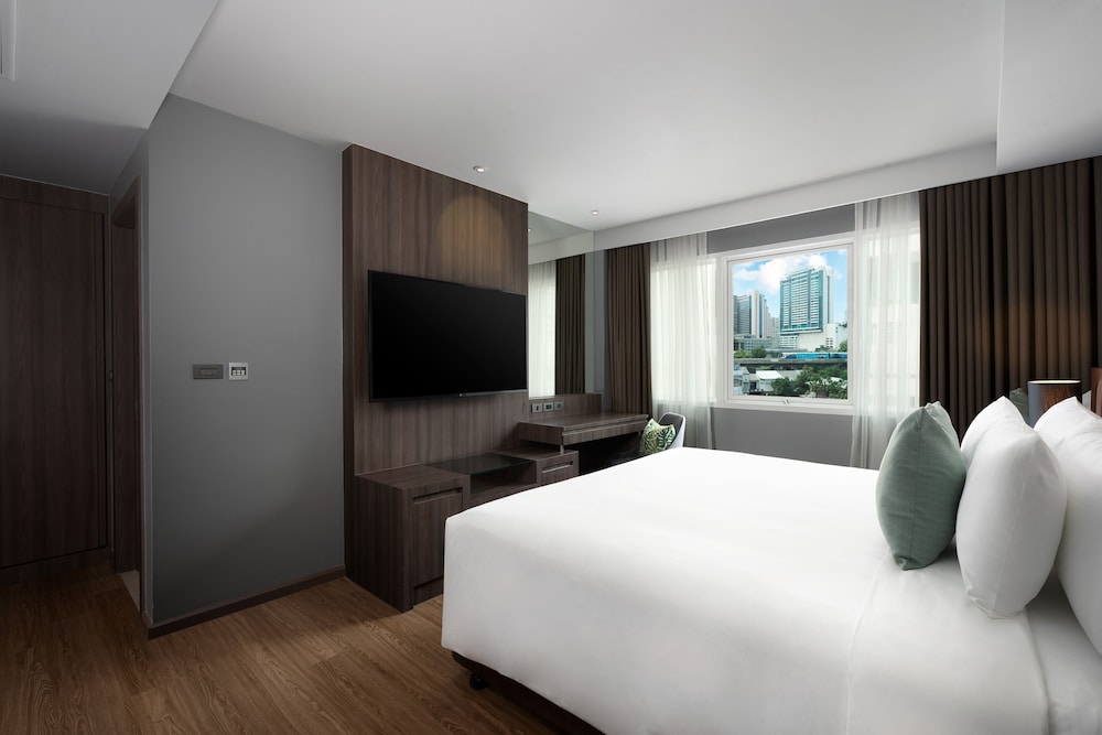 Standard Room, 1 King Bed photo 3
