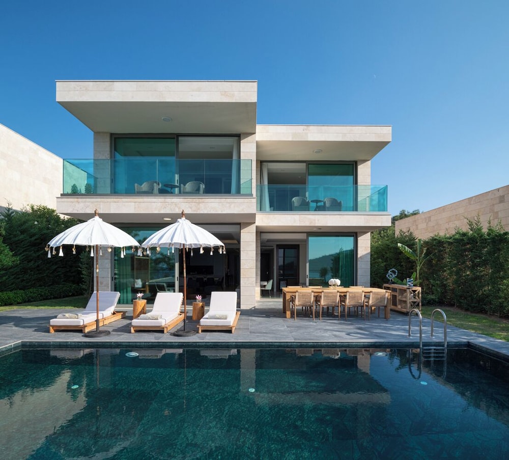 Aphrodite Pool Suite (2+1 Land view)