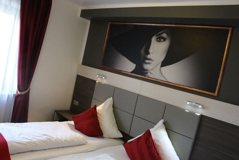 Double or Twin Room (Small) photo 1