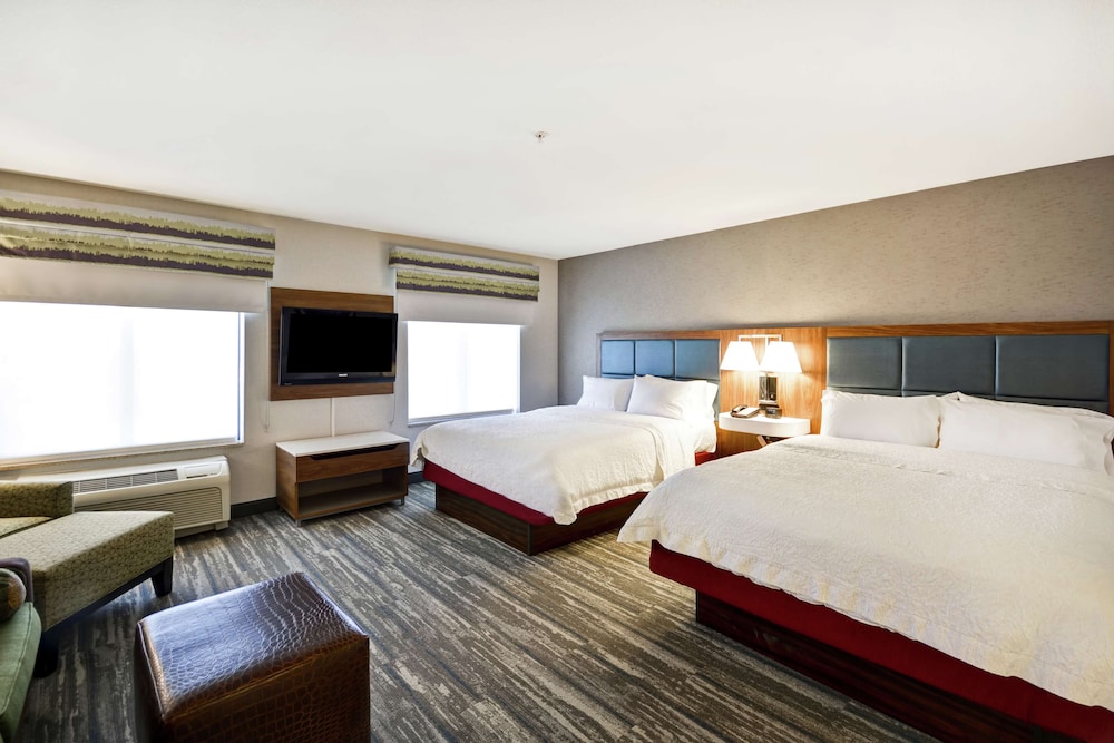 One room suite two queen non smoking - Photo 3
