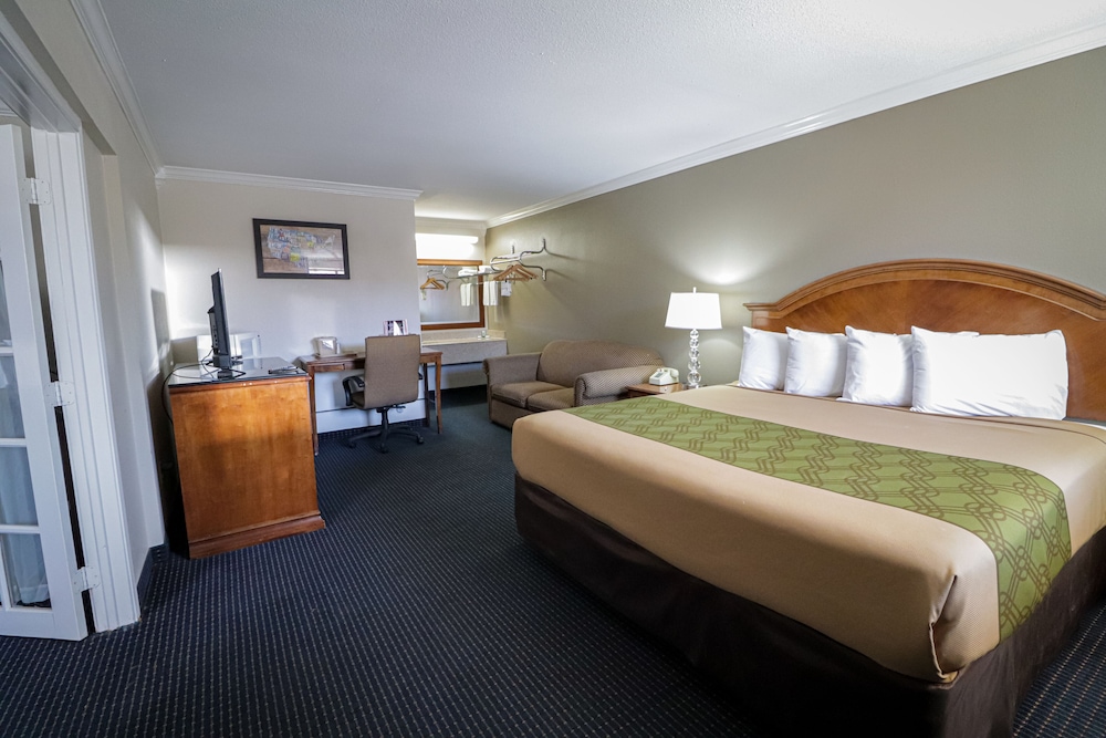 Family Room, Multiple Beds, Non Smoking - Photo 2