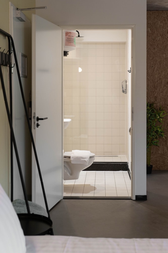 Comfort Room - Photo 4