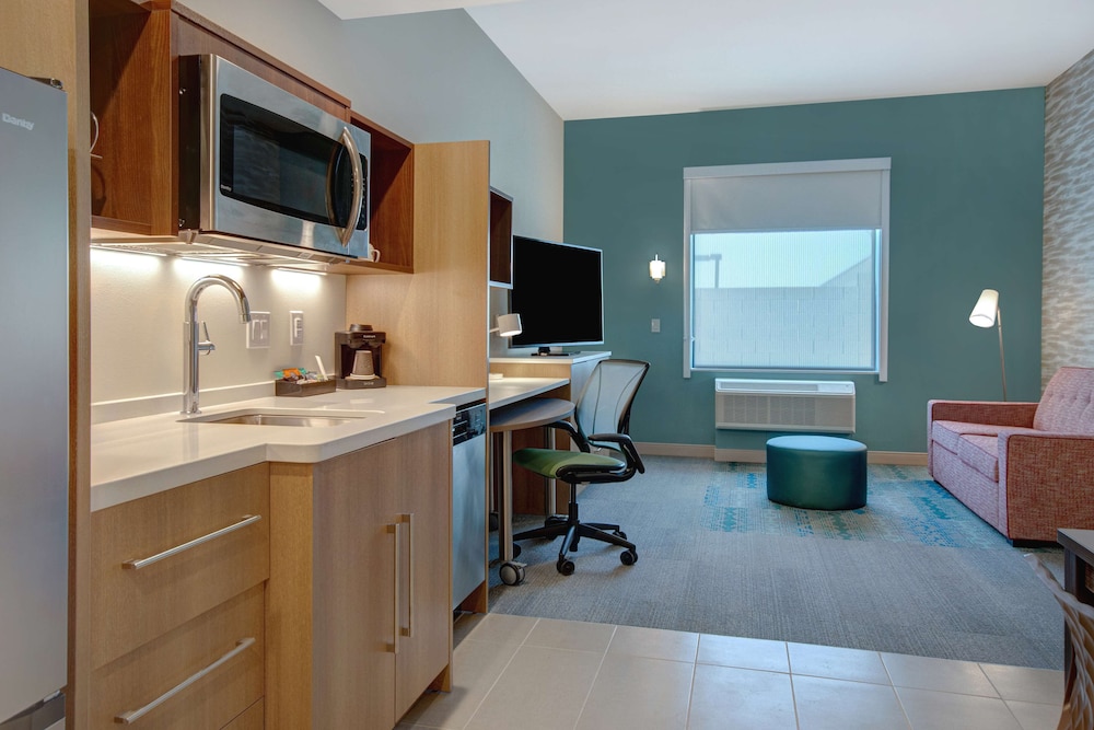 Suite, 1 Bedroom - Photo 1