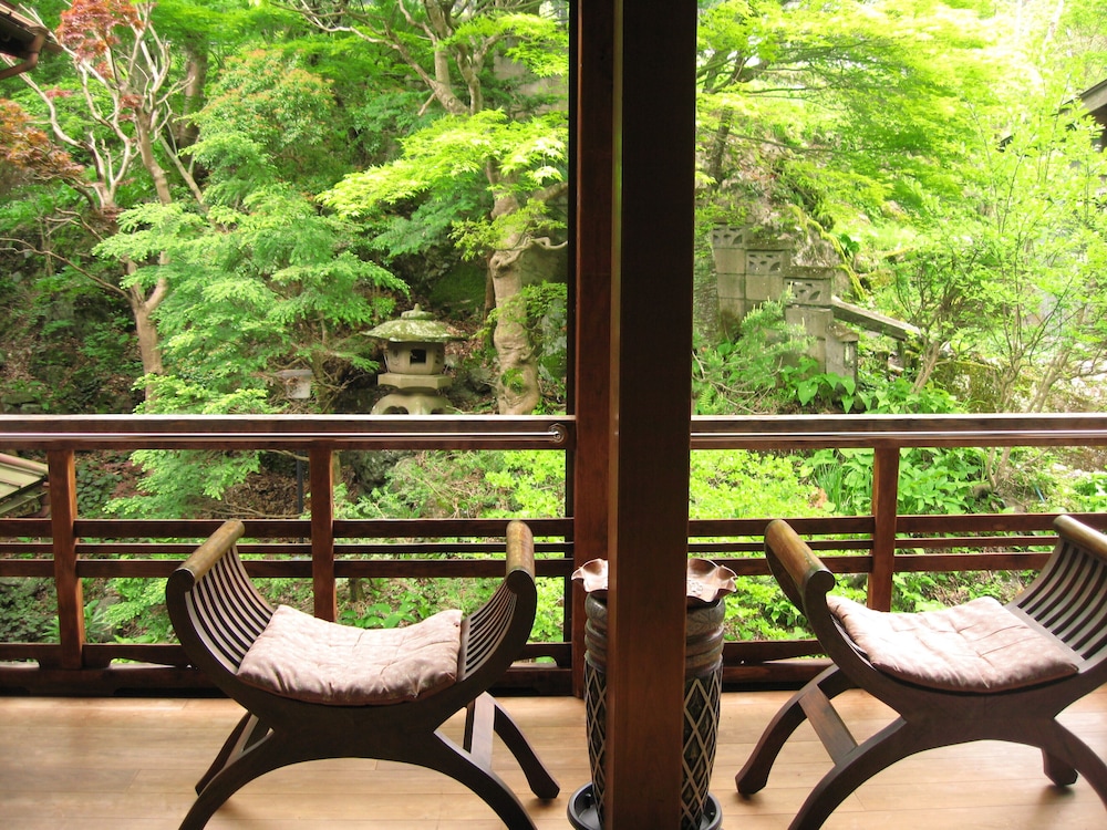 Standard Japanese Style Room For 6 Guests - Photo 3
