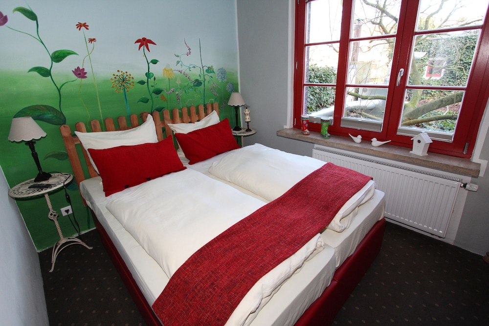 Standard Double Room, Multiple Beds, Non Smoking photo 3