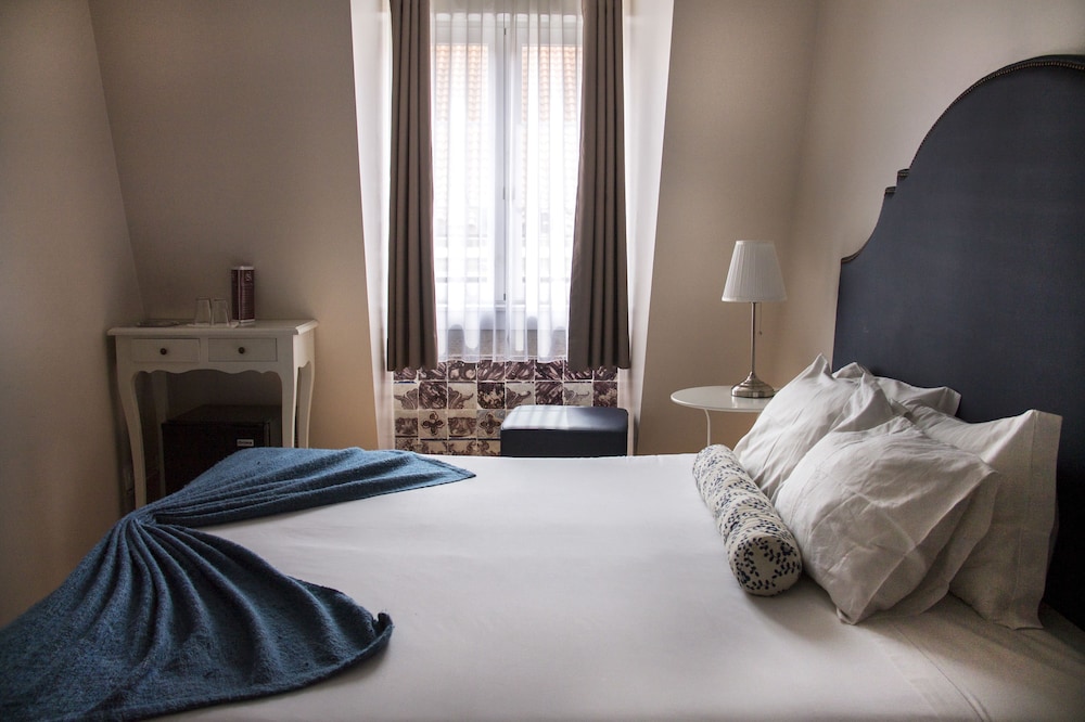 Double Room (Mansarde) thumbnail 5