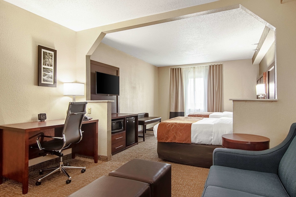 Suite, Multiple Beds, Non Smoking - Photo 7