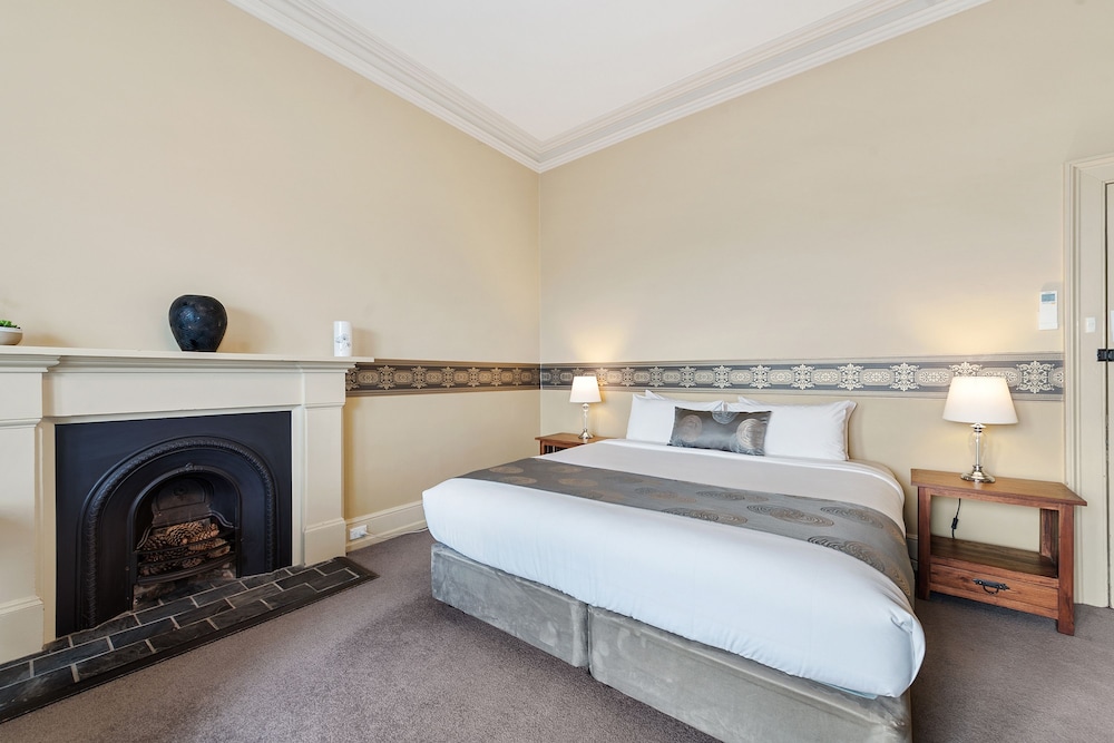 Superior Room, 1 King Bed, Bathtub, City View photo 2