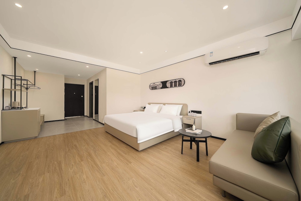 Superior Double Room, City View photo 1