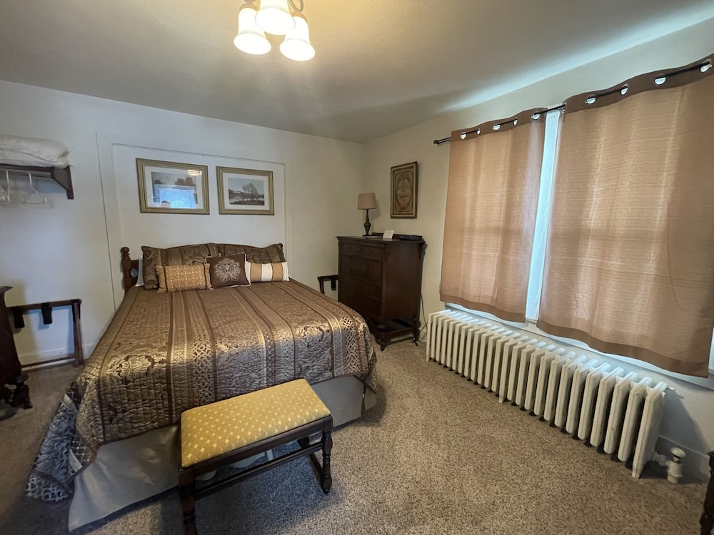 Traditional Room, 1 Queen Bed photo 3
