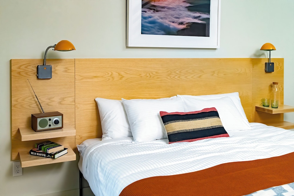 Room, 1 King Bed (Folsom Brook)