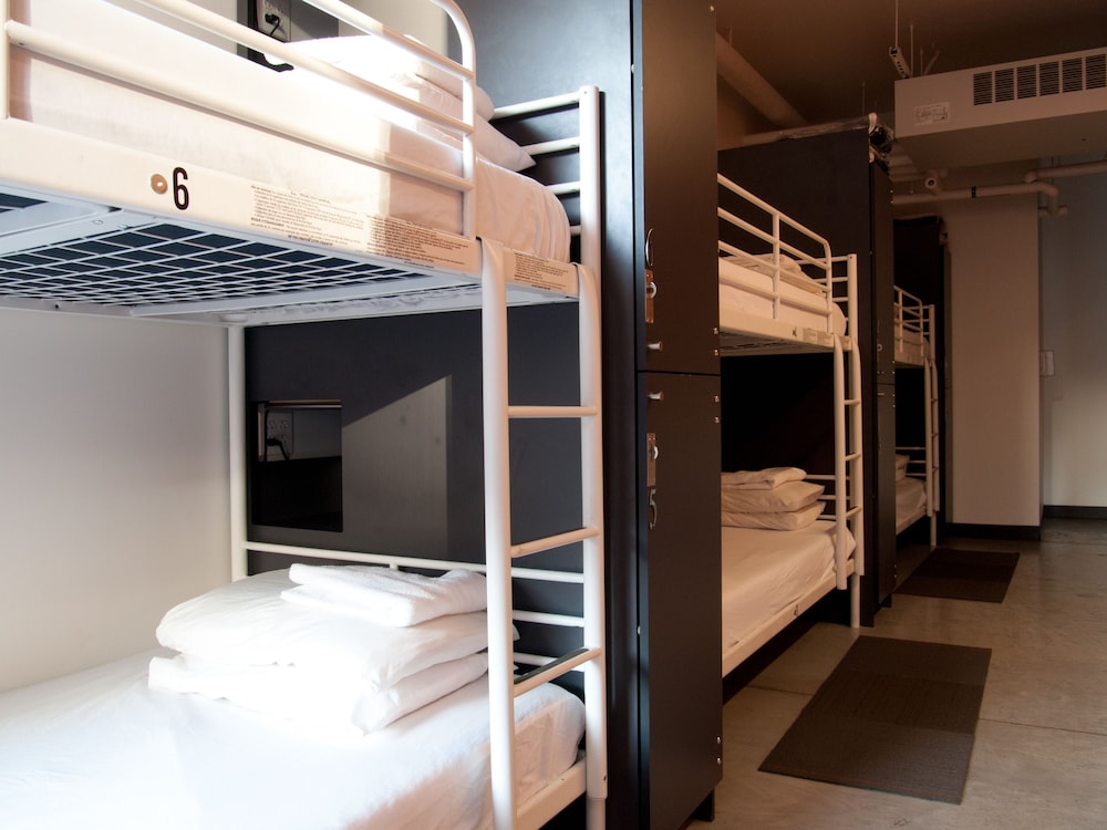 Bed in All-Gender 6-Bed Dorm photo 2