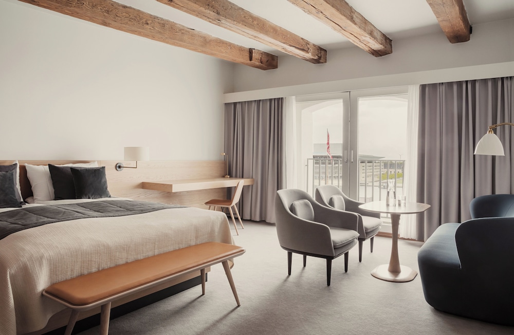 Suite (Admiral, Waterfront View) photo 2