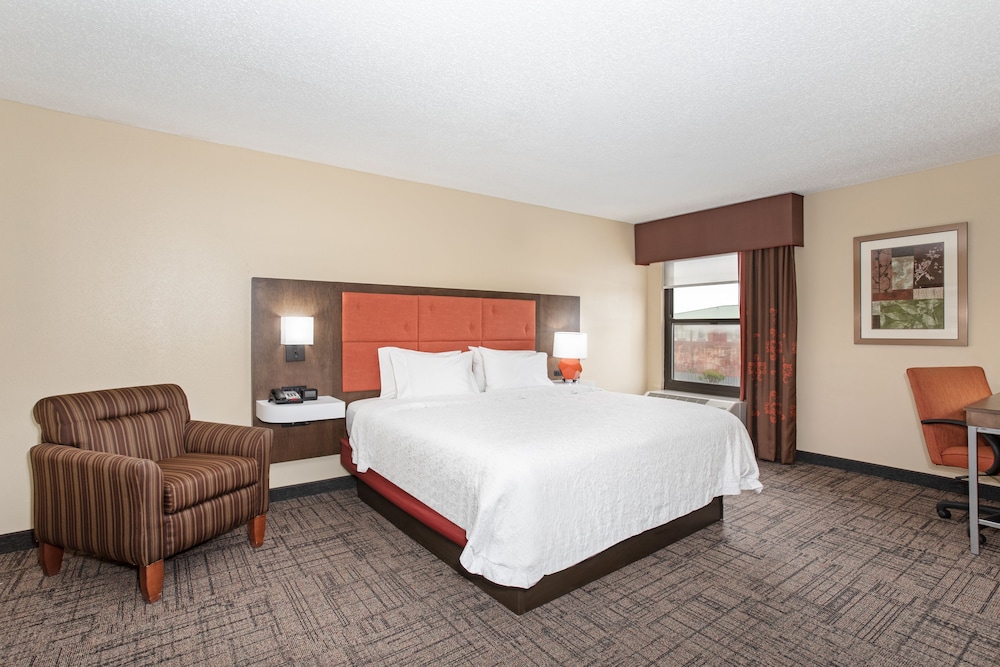 Suite, 1 King Bed, Non Smoking - Photo 3