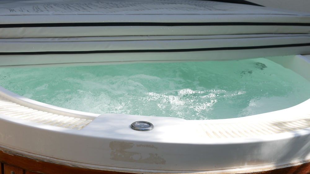 Traditional Suite, Hot Tub, Annex Building photo 2