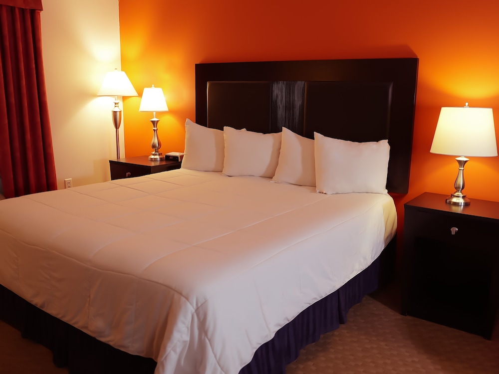 Room, 1 King Bed, Jetted Tub - Photo 1