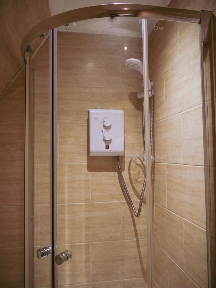 Suite, Ensuite - Photo 9
