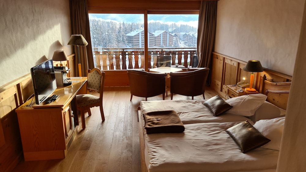 Classic Double Room, Balcony, Mountain View (South) photo 2