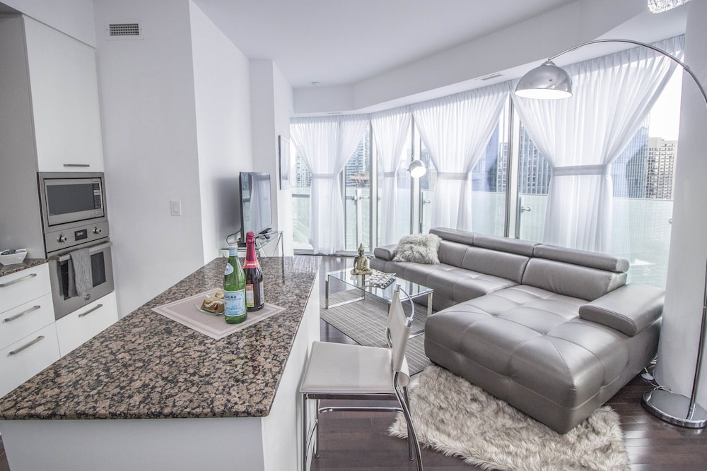 Condo, 2 Bedrooms, Lake View