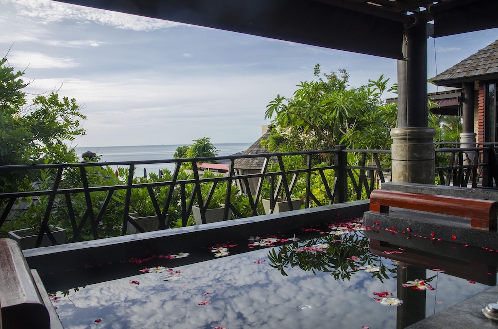 Sunrise Jacuzzi Suite - Photo 5