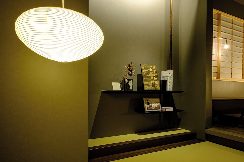 Standard Twin Room thumbnail 5