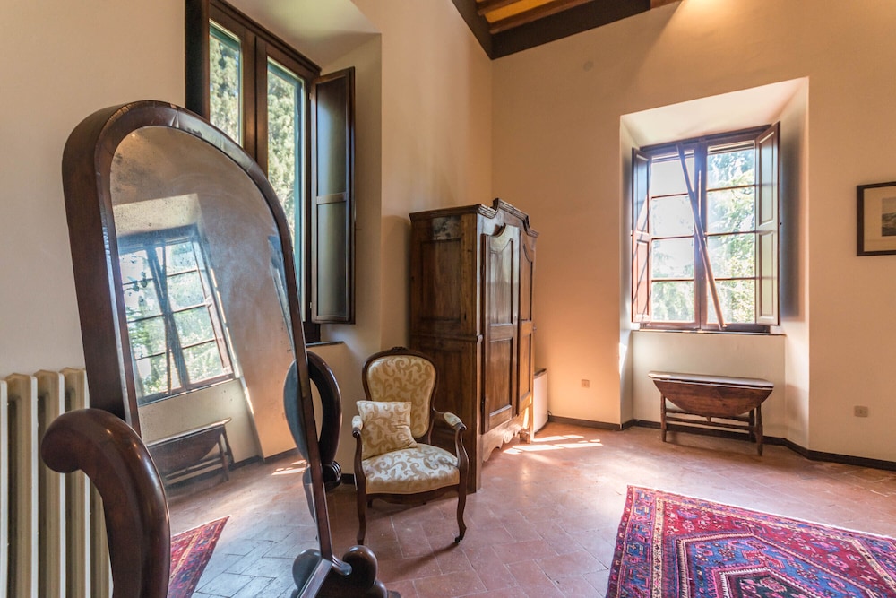 Romantic Double Room, 1 Queen Bed, Pool Access, Executive Level photo 3