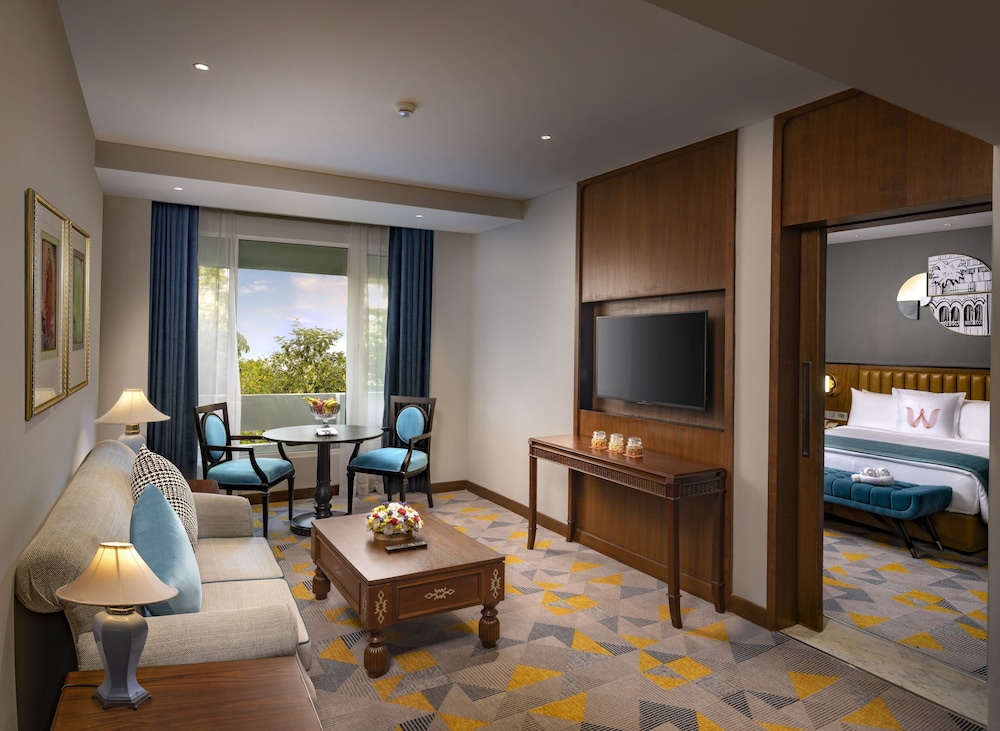 Deluxe Room, 1 Queen Bed, City View (Club Double) - Photo 2