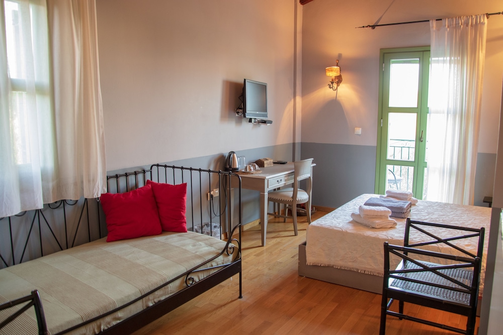 Standard Triple Room photo 2