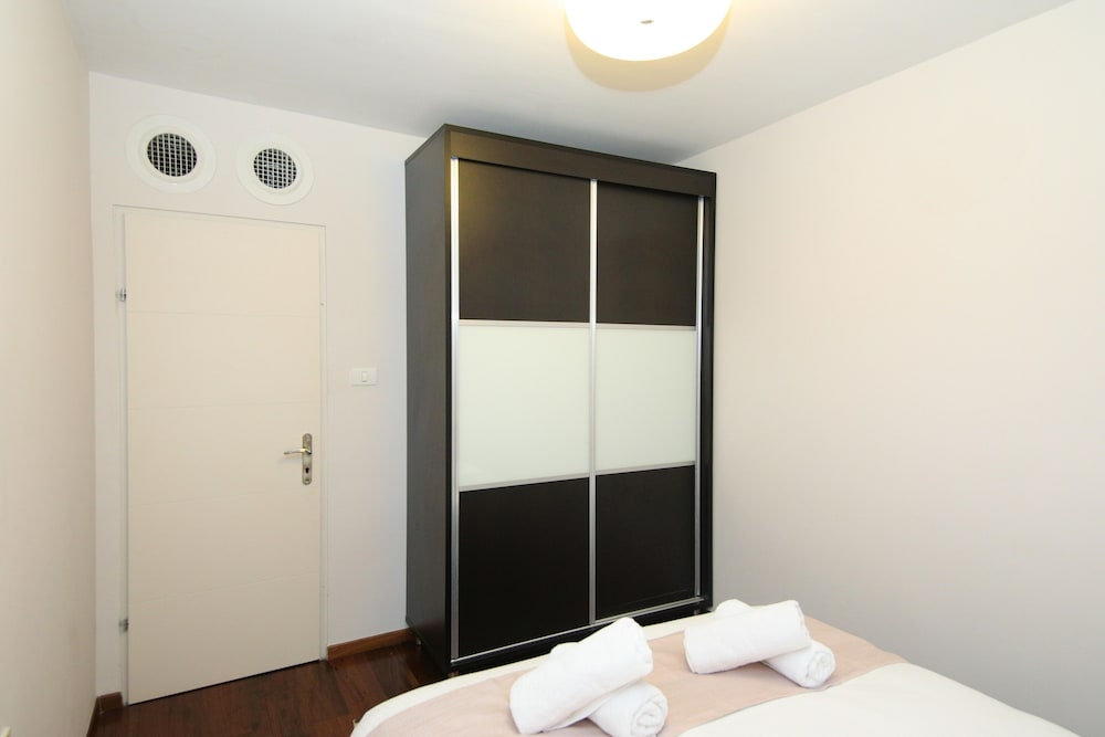 Luxury Apartment (104), 3 bedrooms, 1 living room