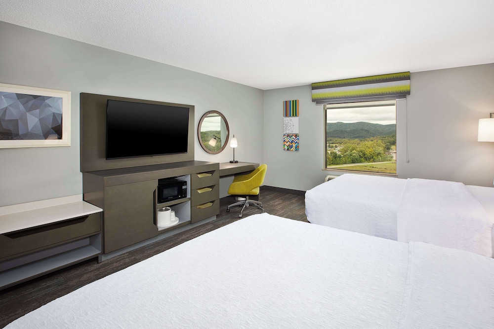 Room, 2 Double Beds, Non Smoking, Mountain View - Photo 3
