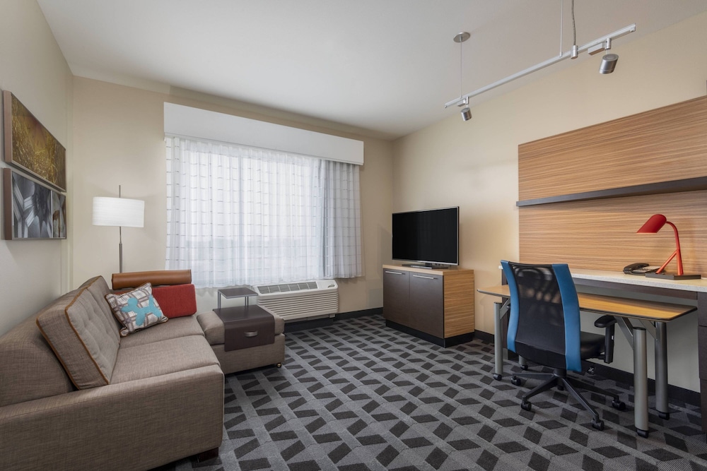 Suite, 1 Bedroom - Photo 1