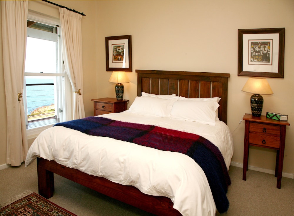 Queen Bed Direct Balcony Access
