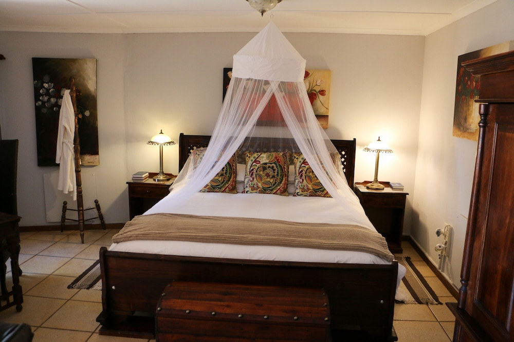Comfort Room, 1 Bedroom ( Ruben Honeymoon/Luxury Suite) photo 2