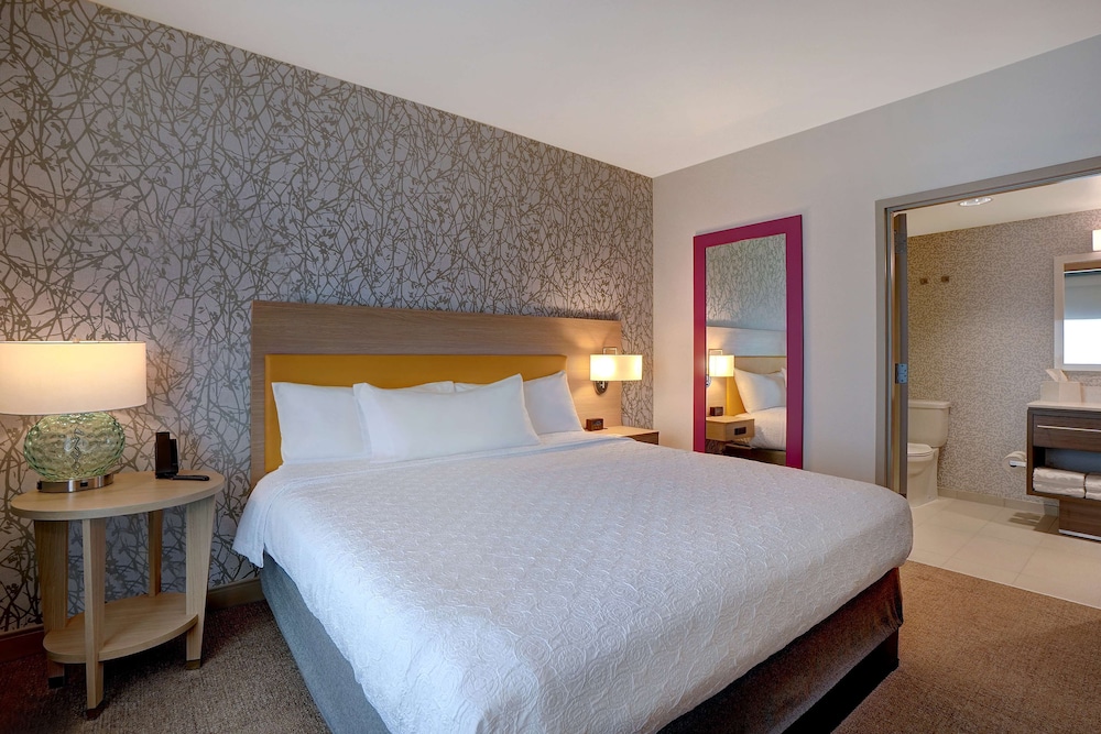 Suite, 1 Bedroom - Photo 2