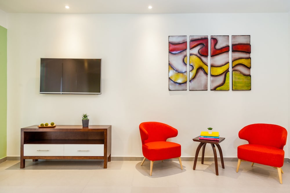 Deluxe Condo, 2 Bedrooms, Accessible, Garden View