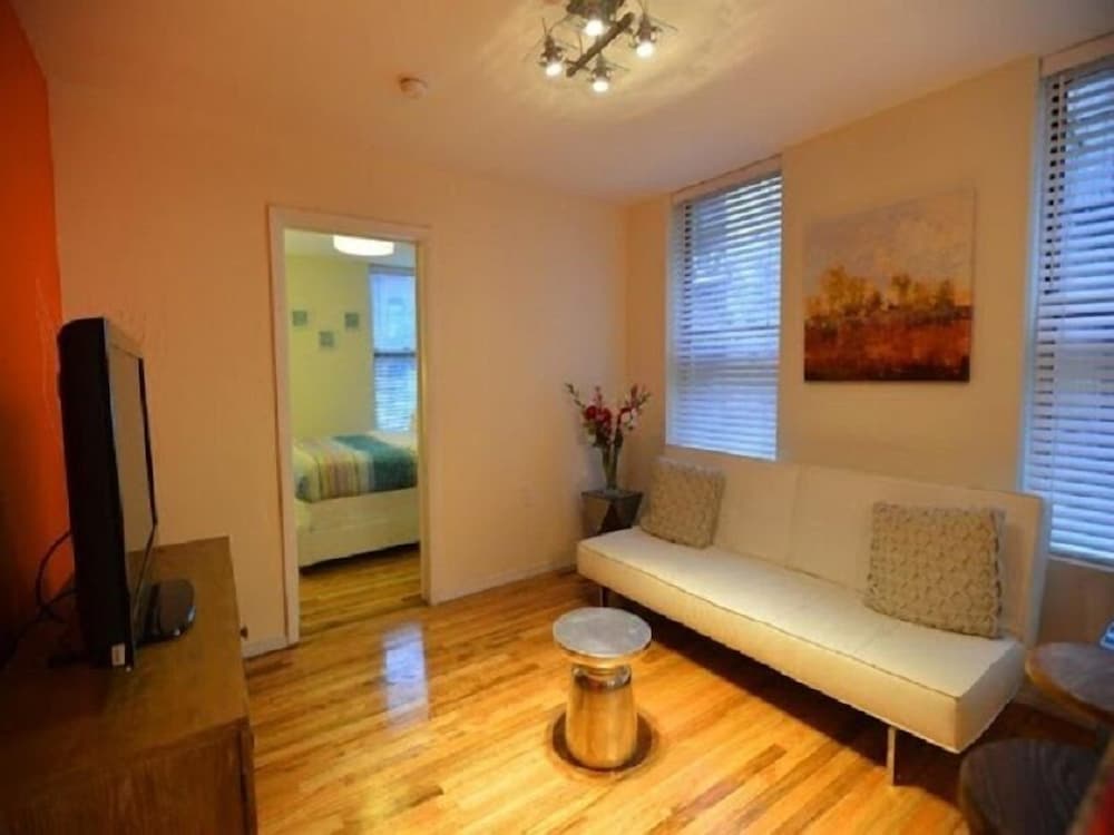 City Apartment, 3 Bedrooms photo 3