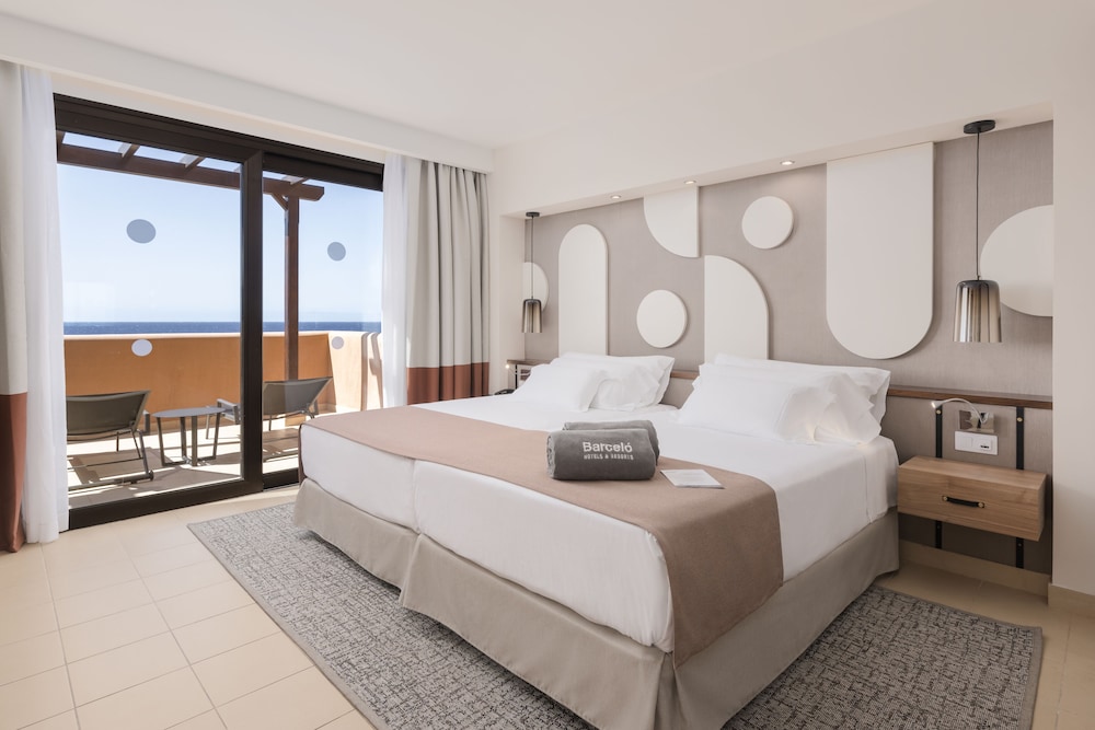 Deluxe Suite, Sea View (2 adults + 2 child)